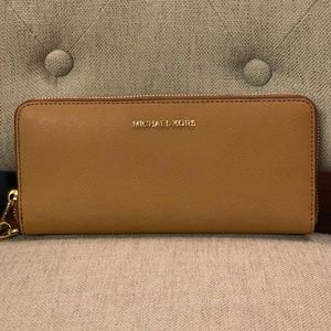 Michael Kors Leather Continental Wristlet